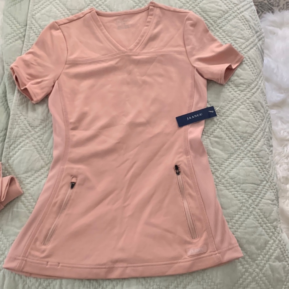 Nwt blushing pink Jaanuu 2 pocket side-ribbed scrub top xxs scrubs